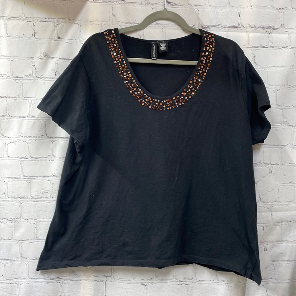 Jason Maxwell black tee with orange rust sequin scoop neck size 1x shirt